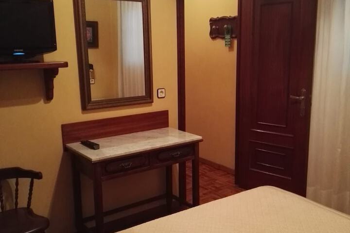 Room 6 of 9
