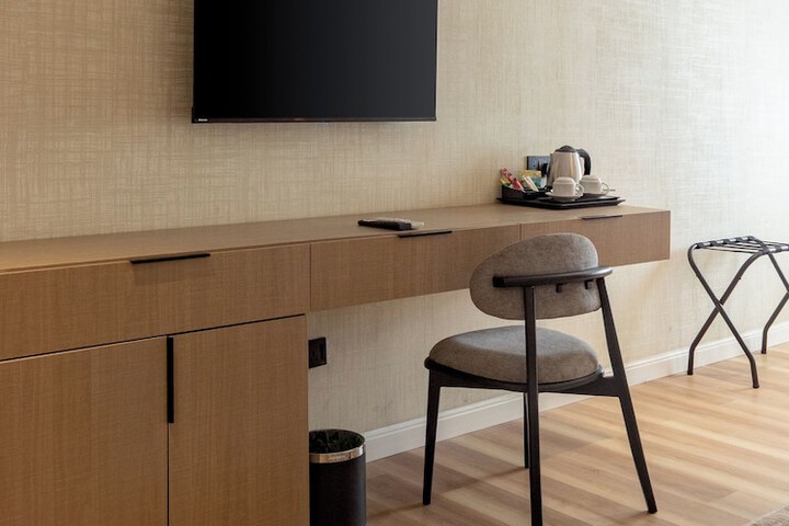 Room 15 of 34