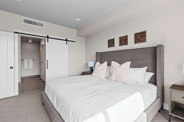 Room 55 of 215