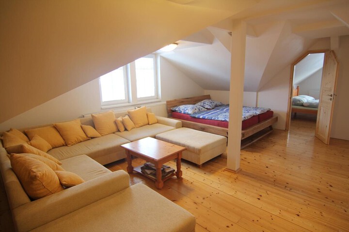 Room 10 of 48