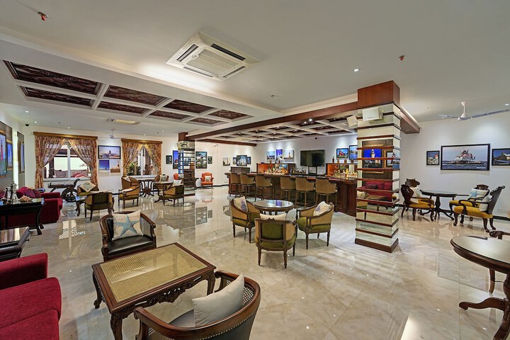 Lounge 84 of 124