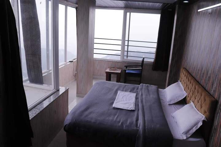 Room 10 of 21