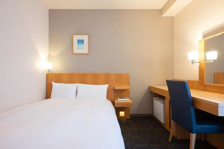 Room 6 of 14