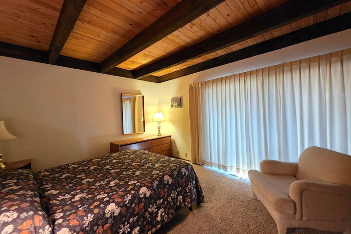 Room 6 of 30