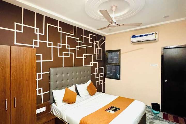 Room 8 of 30