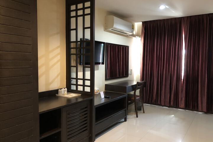 Room 6 of 12