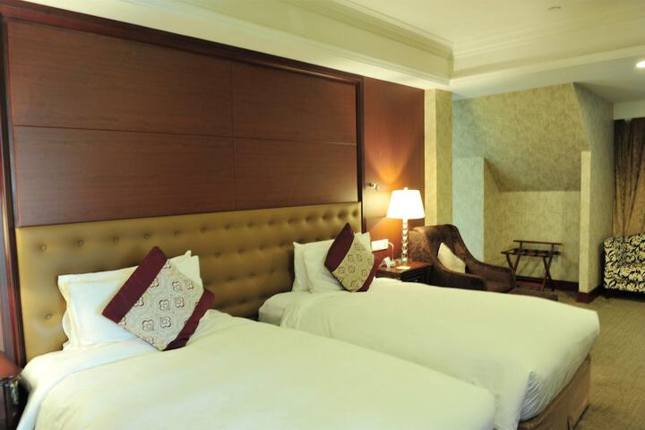 Room 33 of 63