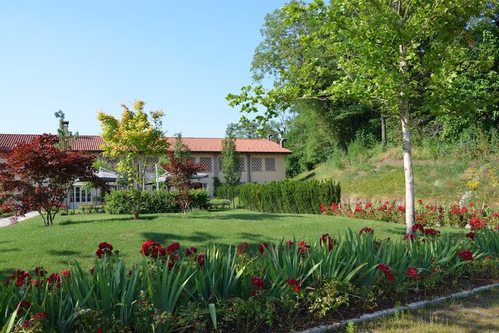 Hotel Exterior 43 of 52