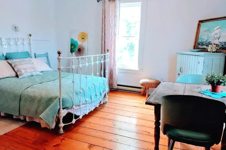 Room 4 of 12