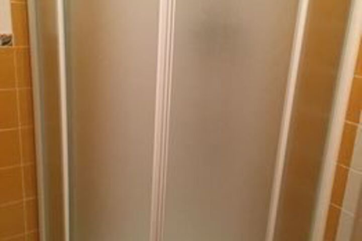 Room 11 of 100