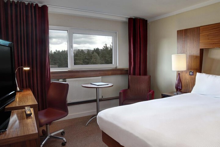 Room 10 of 80