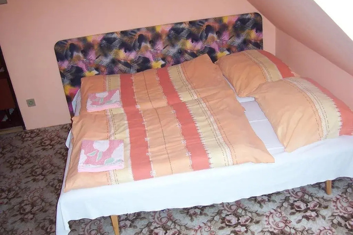 Room 5 of 14