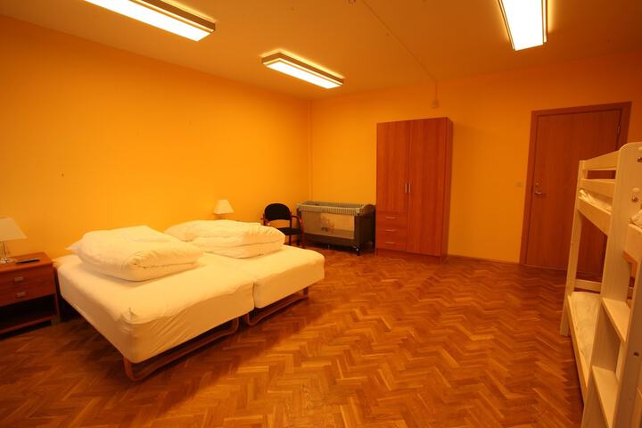 Room 4 of 15
