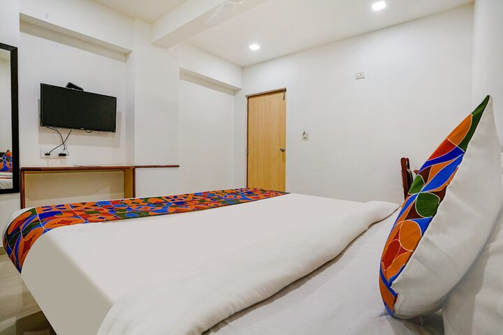 Room 11 of 34