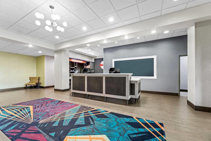 Entrance & Lobby