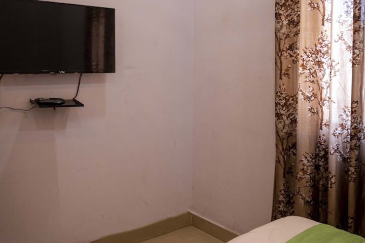 Room 2 of 7