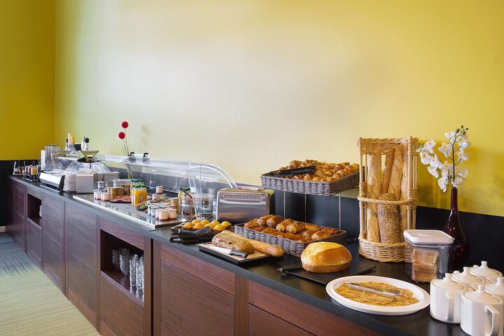 Breakfast/Coffee Service 40 of 64