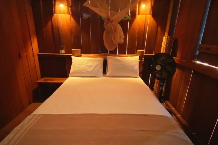Room 2 of 10
