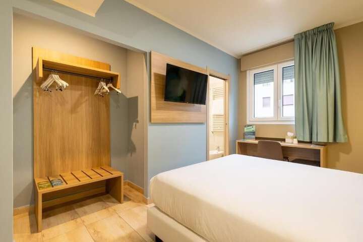 Room 12 of 30