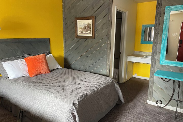 Room 4 of 18
