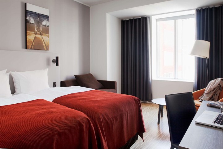 Room 10 of 56