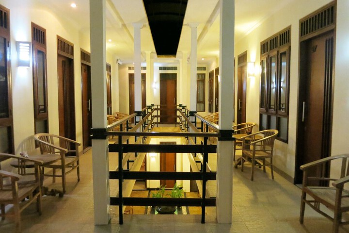Ballroom/Hall 22 of 27