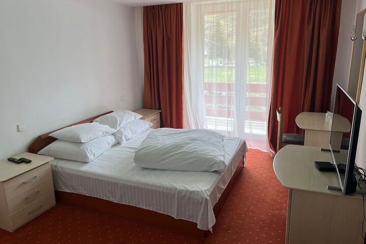 Room 18 of 28