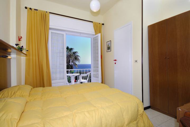 Room 8 of 30