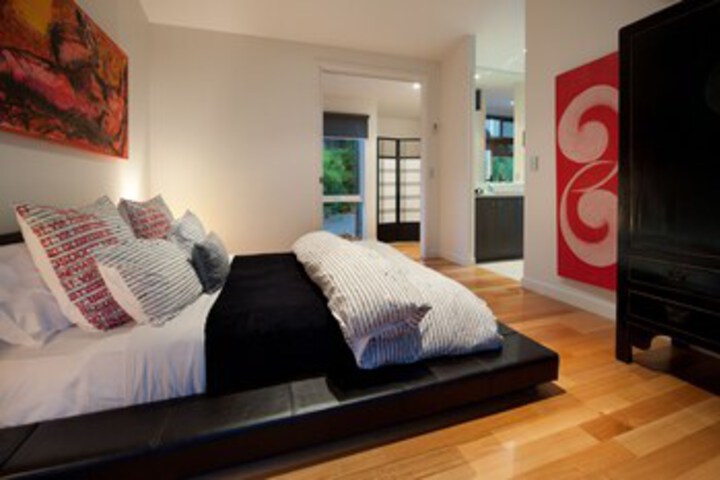 Room 10 of 12