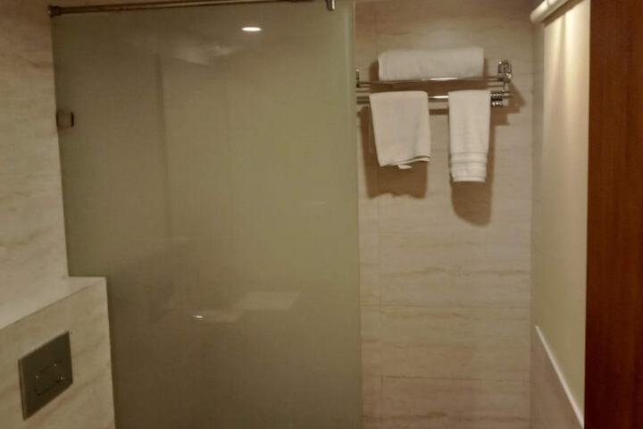 Room 19 of 38