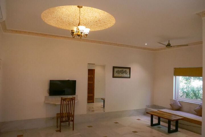 Room 14 of 37