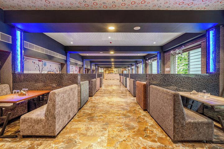 Lounge 31 of 48