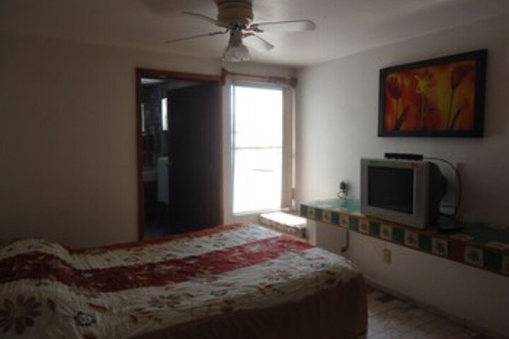 Room 9 of 33