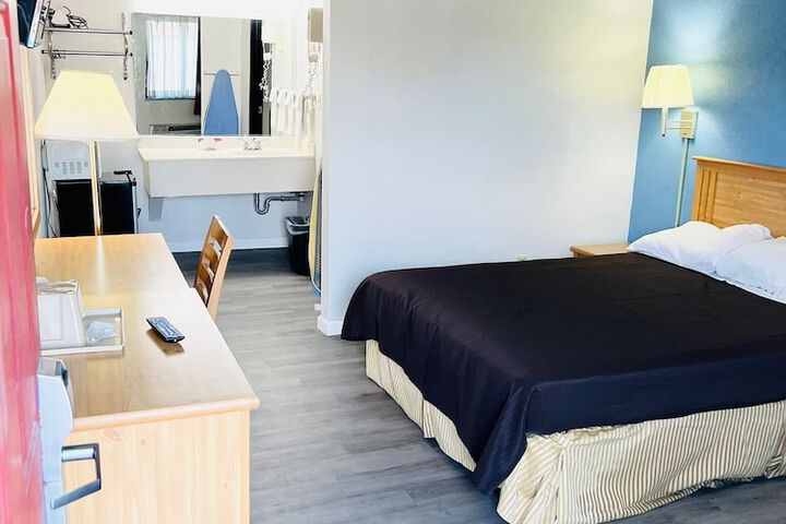 Room 3 of 26