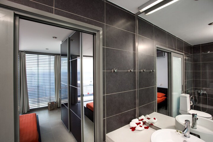 Room 55 of 142