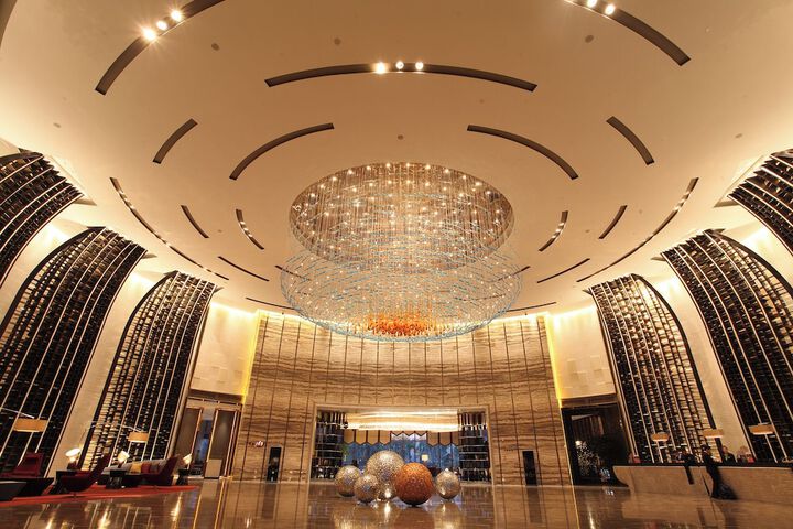 Entrance & Lobby