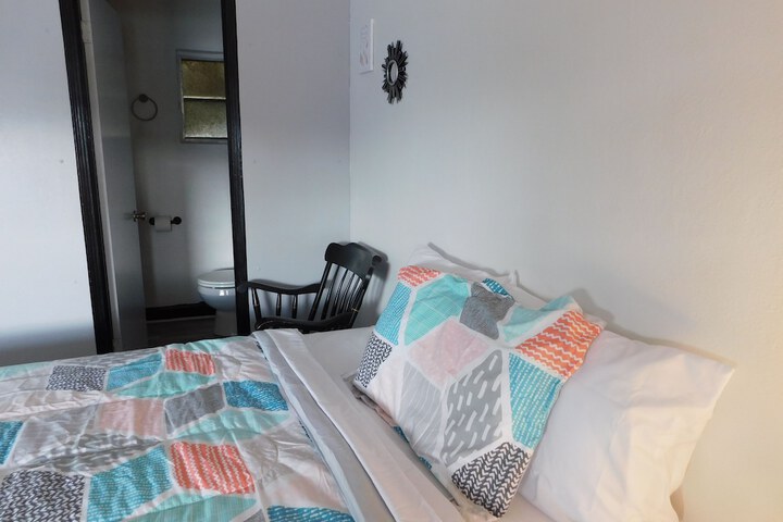 Room 12 of 27