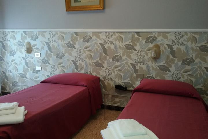Room 8 of 34
