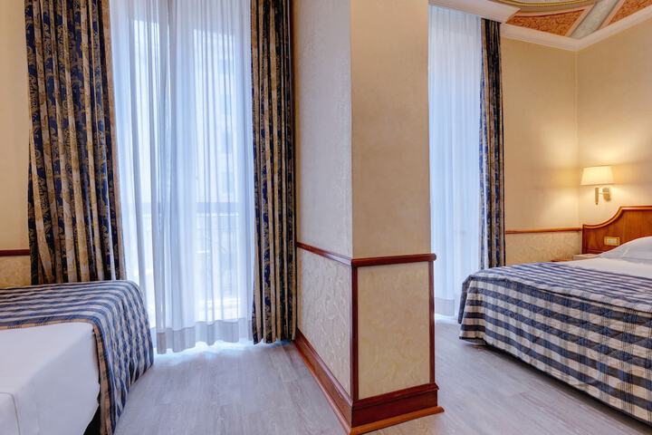 Room 33 of 70