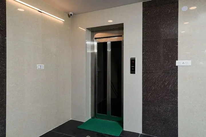 Room 9 of 11