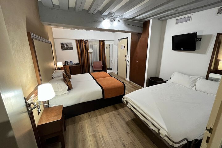 Room 43 of 86