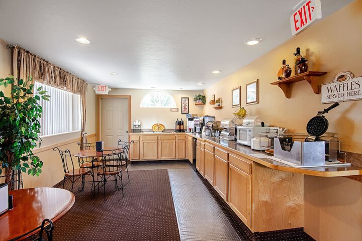 Breakfast/Coffee Service 22 of 30