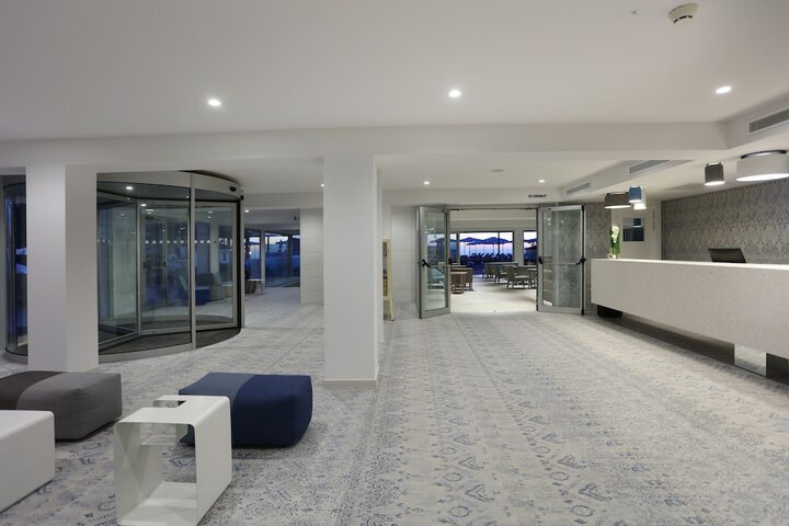 Check-in/check-out kiosk