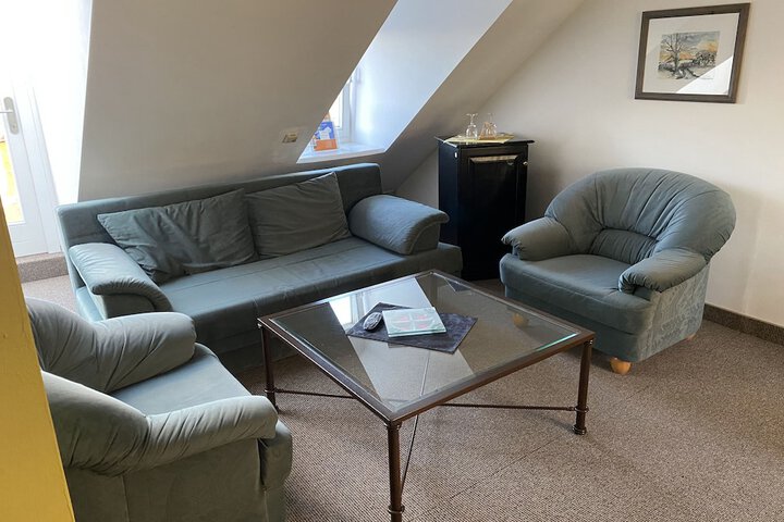 Room 8 of 25