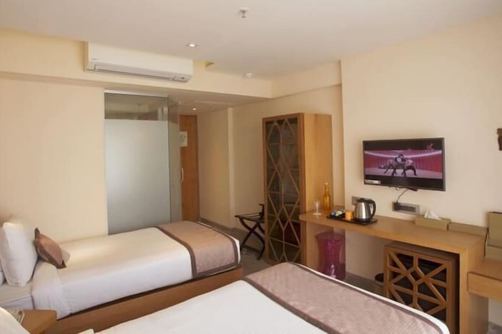 Room 9 of 24