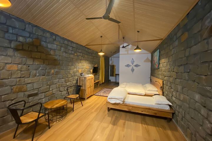 Room 6 of 14