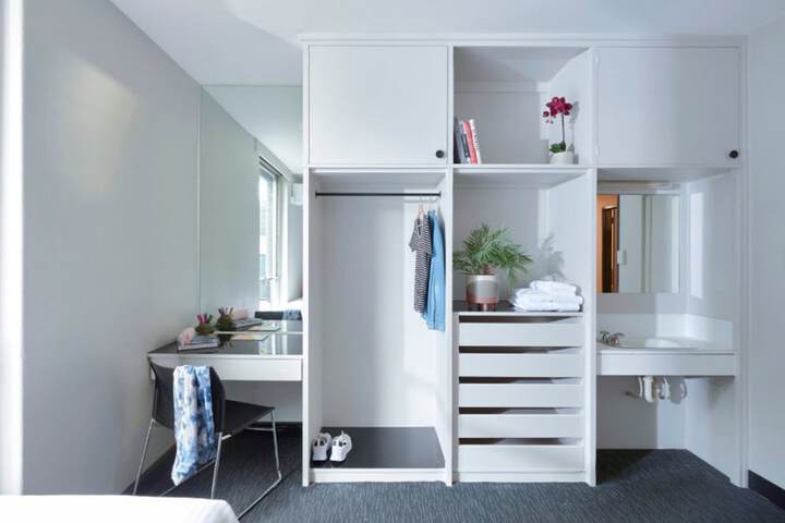 Room 13 of 80