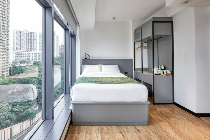 Room 18 of 80