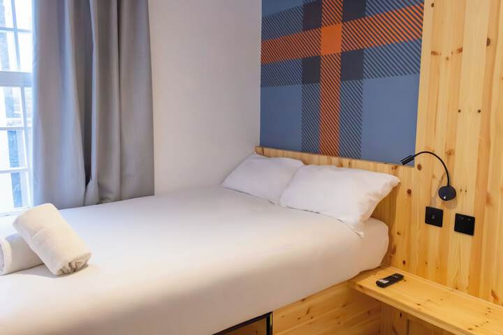 Room 32 of 43