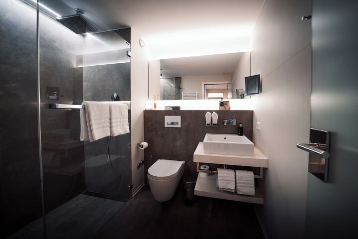 Room 42 of 102